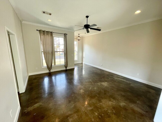 Foto del edificio - 106 Harvey Cir