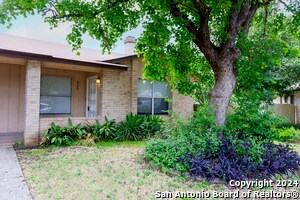 Foto principal - 8030 Echo Wind St