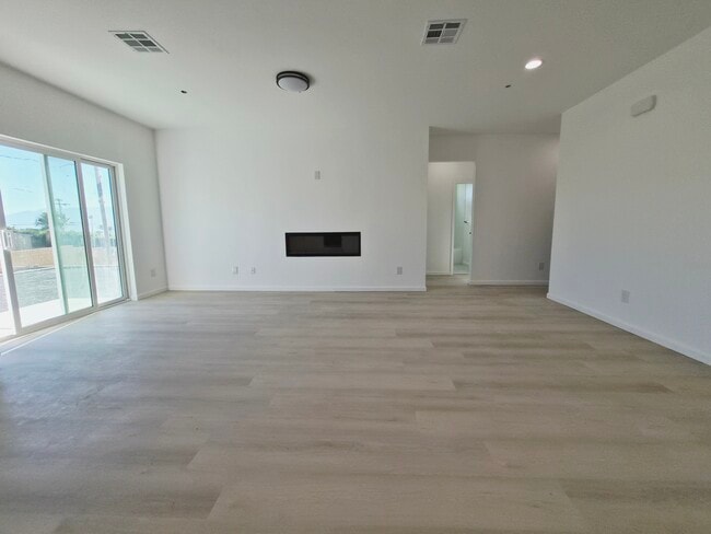 Building Photo - 9840 Mesquite Ave