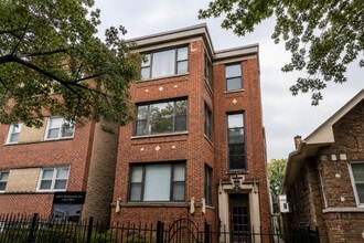 Building Photo - 1731 W North Shore Ave