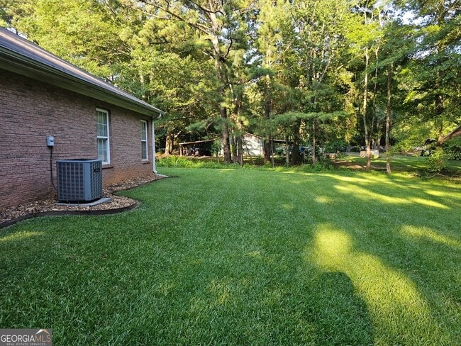 Building Photo - 633 Senoia Rd