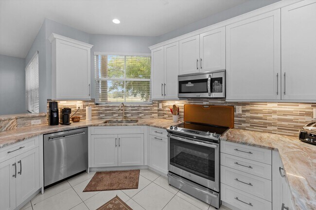 Foto del edificio - 2104 Country Golf Dr
