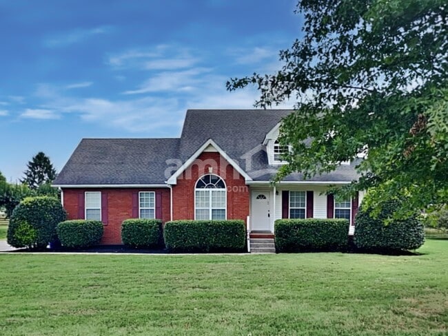 Building Photo - 204 Creekwood Dr