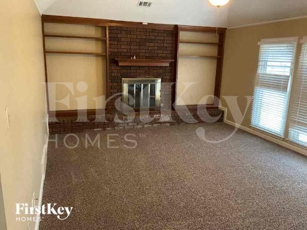 Building Photo - 935 Rutland Dr