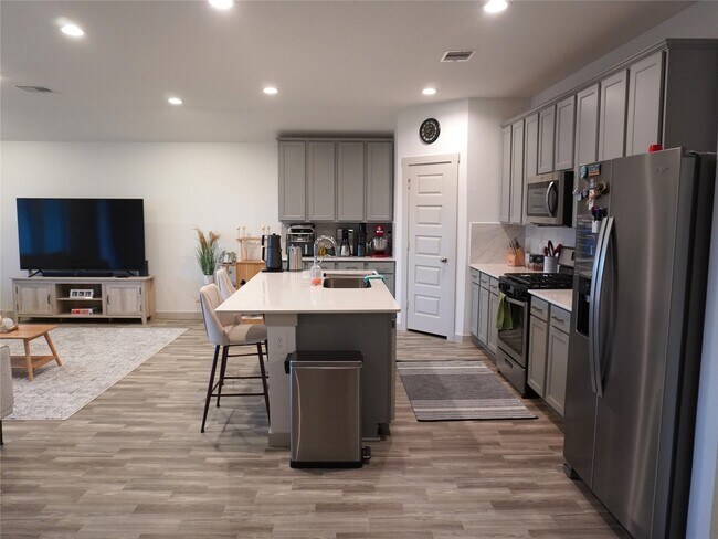 Foto del edificio - 6823 Dell Vista Drive