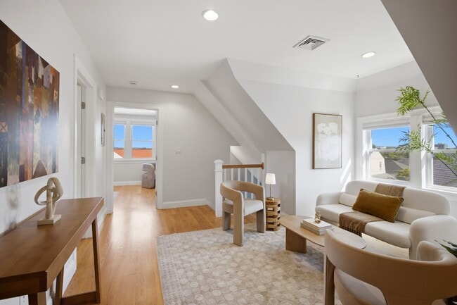 Foto del edificio - 11 Hicks Ave