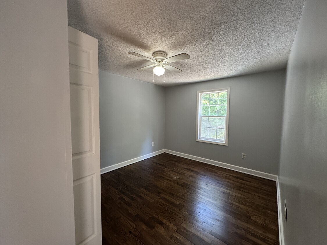 Foto principal - 1276 Hillcrest Rd