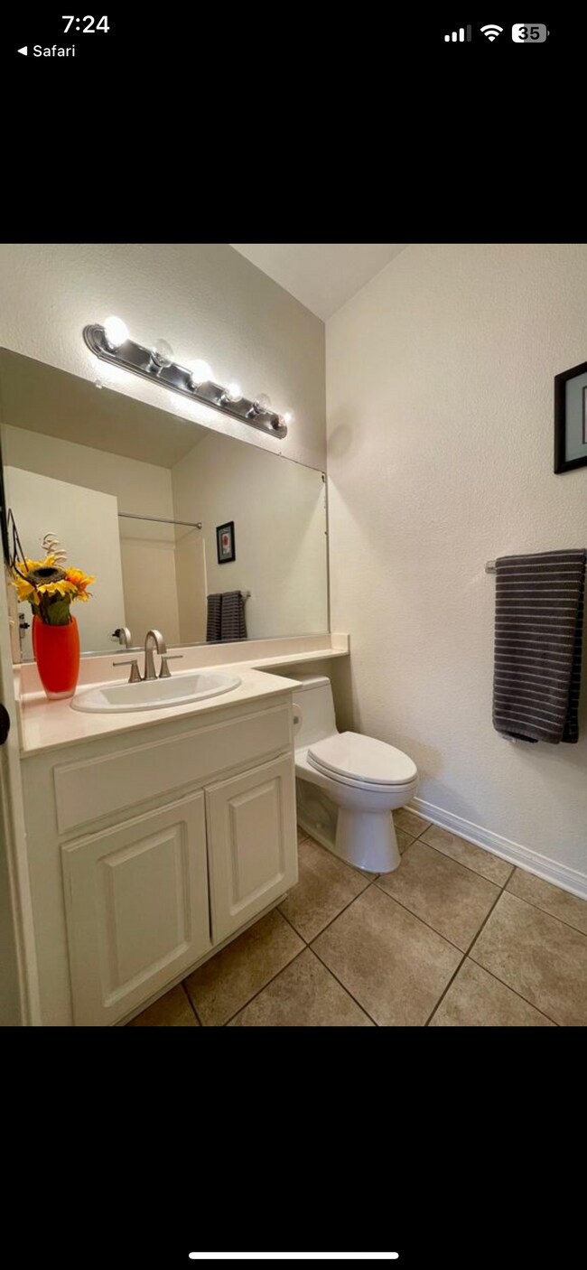 Foto del edificio - 2220 Camino de la Reina