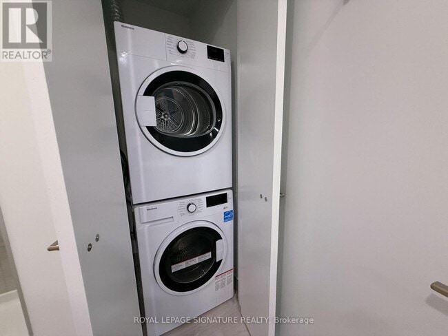 Photo du bâtiment - 1 Fairview Rd E