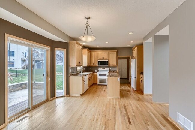 Foto del edificio - 516 Lincoln Drive Ne, St. Michael, MN, 55376