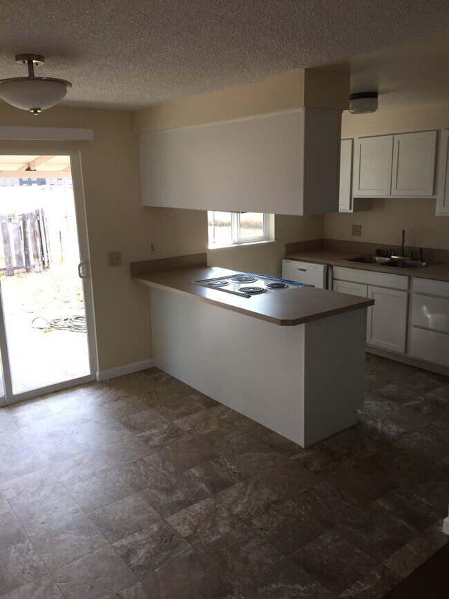 Foto del edificio - 3006 SW Glacier Ave