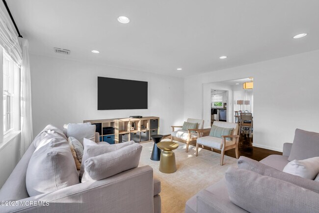 Foto del edificio - 1037 Woodgate Ave