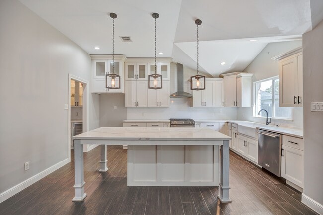 Building Photo - 831 Bradwell Dr