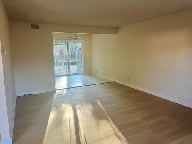 Living - 10473 Lockwood Dr