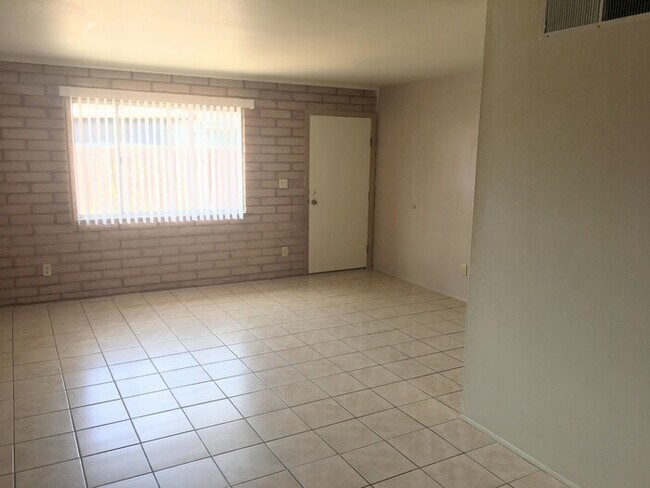 Foto del edificio - 426 E Navajo Rd