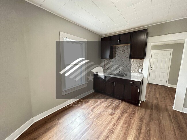 Building Photo - 211 Alaska St