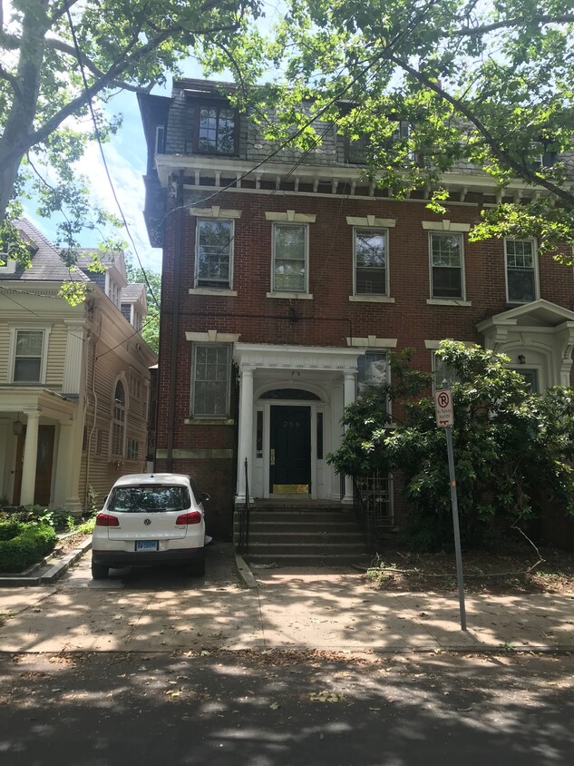 Foto principal - 256 Bradley St