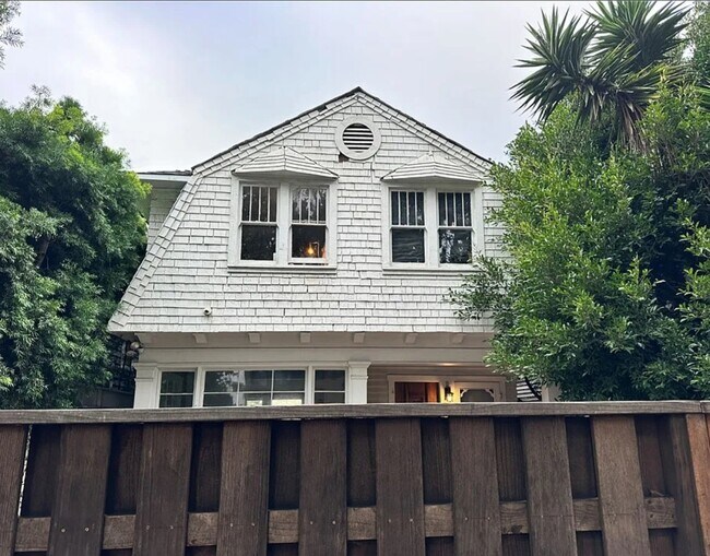 Foto del edificio - 49 Dudley Ave