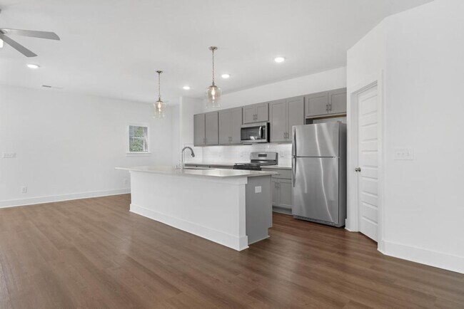 Foto del edificio - 3 Bedroom Home With Large Primary Suite