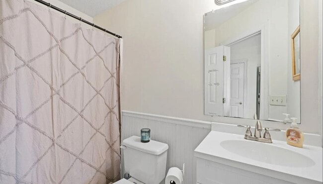Building Photo - 409 Airle Pl