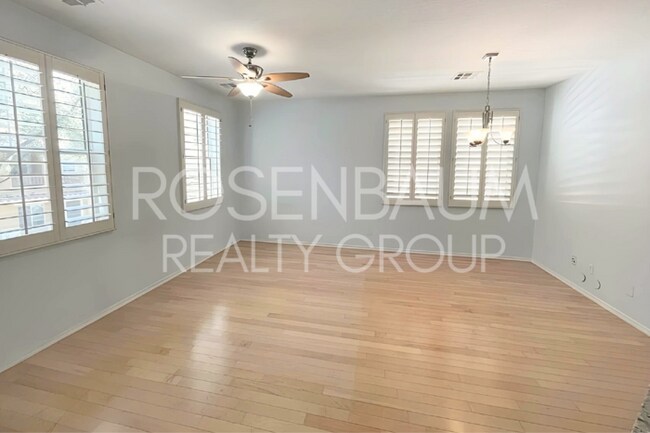 Foto del edificio - Beautiful 3-bedrooms, 2.5-baths townhouse ...