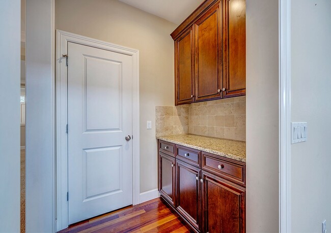 Building Photo - Beautiful Custom Craftsman style home in K...