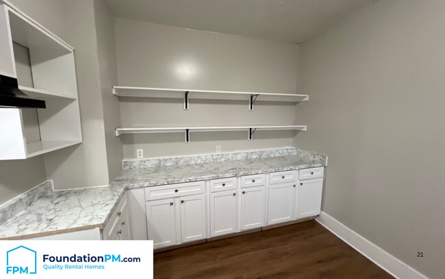 Building Photo - 699 Chelsea Ave