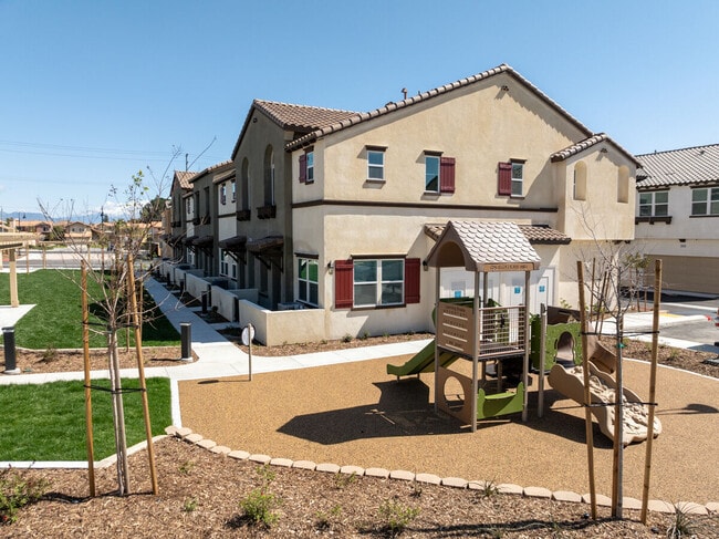 Building Photo - Calista Luxury Townhomes