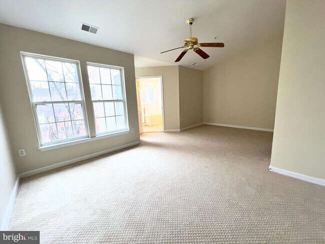 Foto del edificio - 3805 Meadow Trail Ln