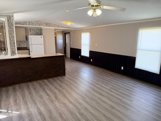 Building Photo - 1366 Maple Ln