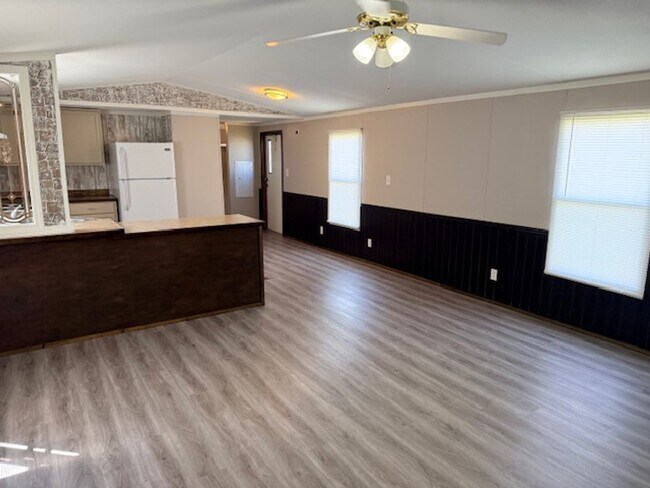 Foto del edificio - 1366 Maple Ln