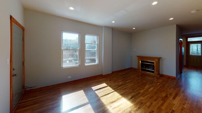 Building Photo - 1521 N Bosworth Ave