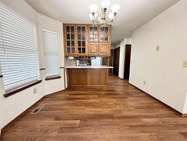 Foto del edificio - 304 Pine Cove Ct