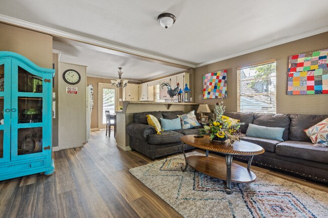 Building Photo - 5008 Parker St