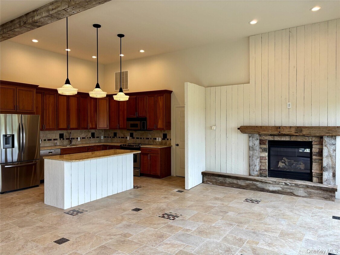 Foto principal - 335 Herricks Ln