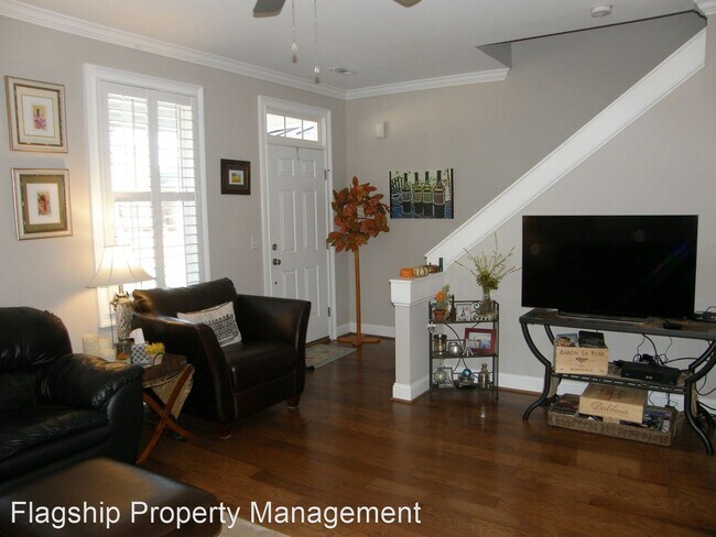 Building Photo - 3 br, 2.5 bath House - 33 Shadwell Street