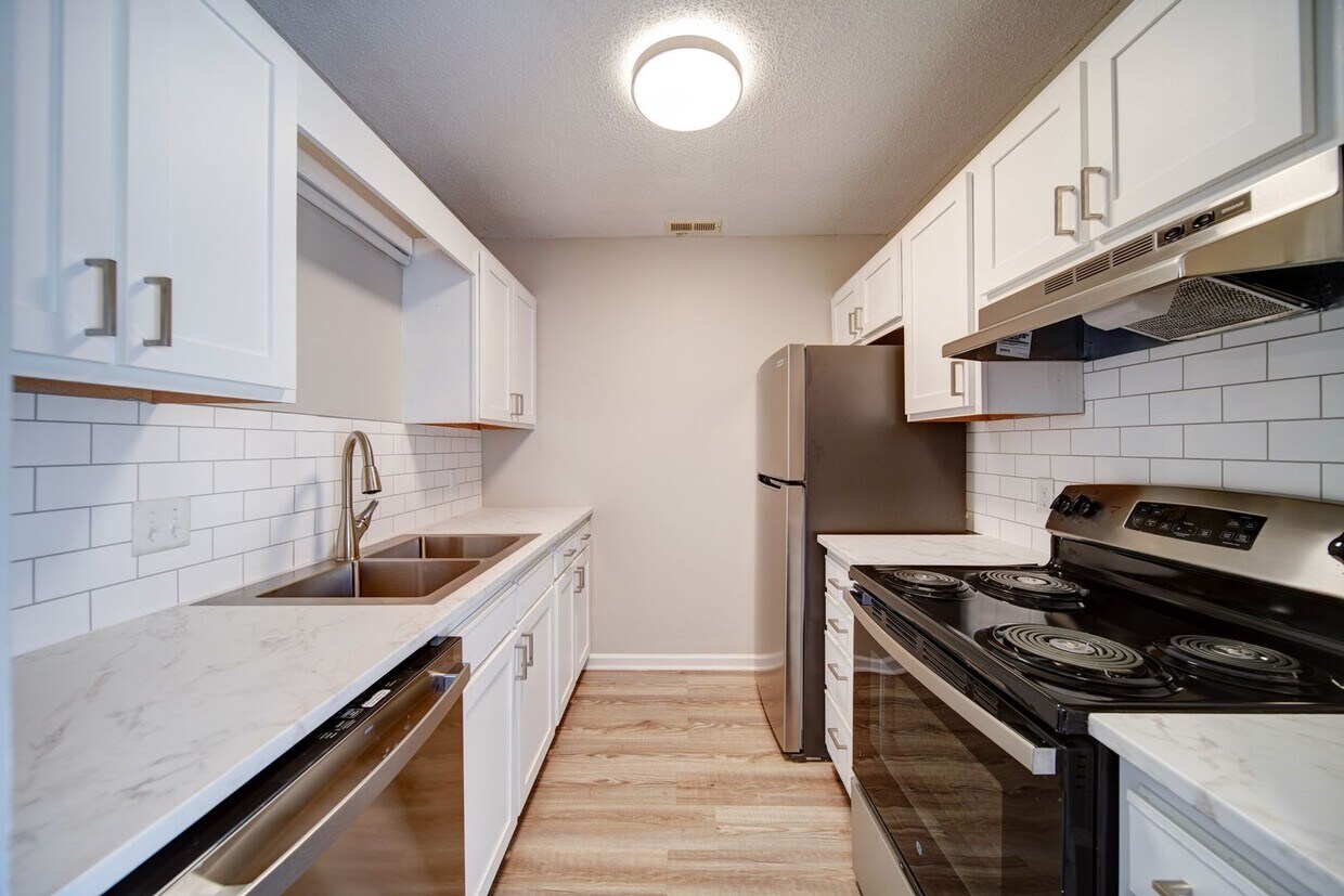 Primary Photo - Spacious well-equipped 2bed/2bath in the h...