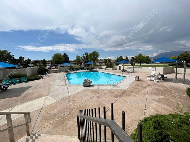 Building Photo - 411 Lakewood Cir