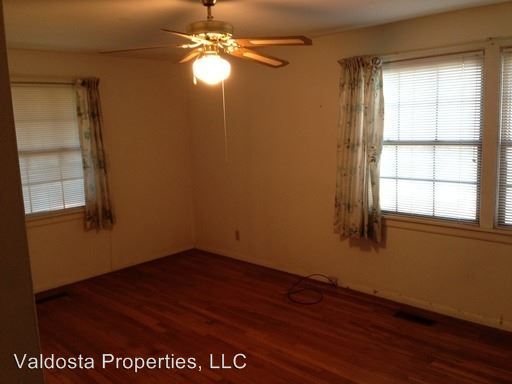 Building Photo - 707 Baytree Dr