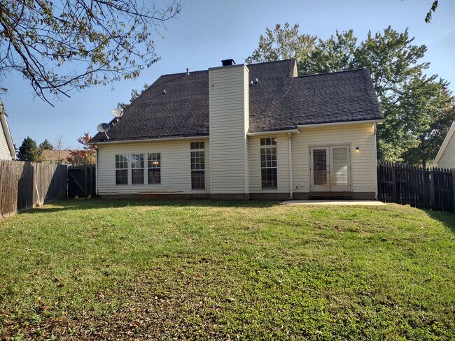 Building Photo - Beautiful, Pristine Home located in McDowe...