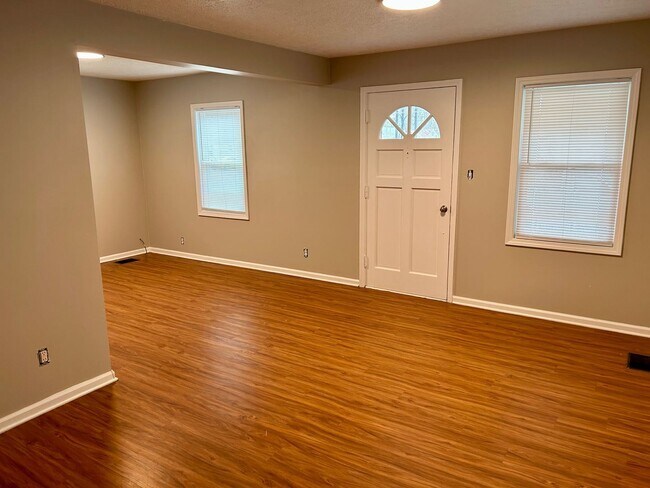 Building Photo - 4 br, 1 bath House - 1101 W Whitney Ave