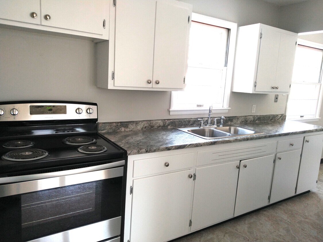 All new appliances in kitchen - 1312 SW Glendale Dr
