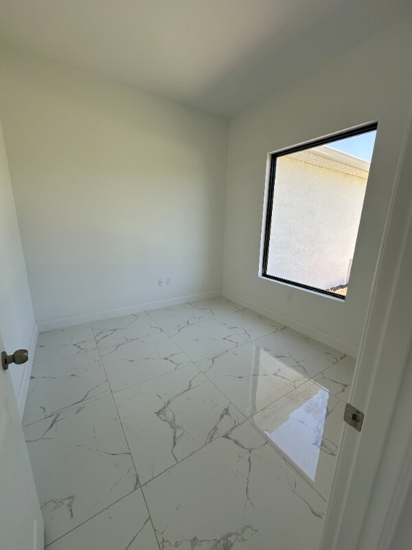 Building Photo - 976 Genoa Ave S
