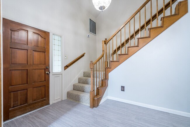 Foto del edificio - 8330 Silver Shadows Ln