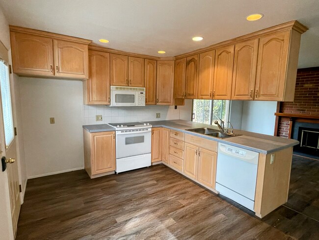 Foto del edificio - 2701 Wintergreen Dr