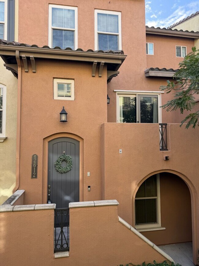 Foto del edificio - ESCALA - Luxury 2 / 2.5 Townhouse + 2 Car Garage in Gated Escala Community