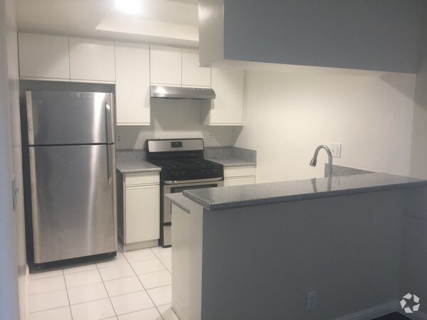 Primary Photo - 5051 Whitsett Ave