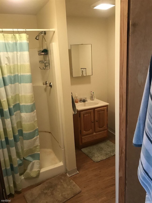 Foto del edificio - 6 br, 3 bath House - 5 Oakland Sq
