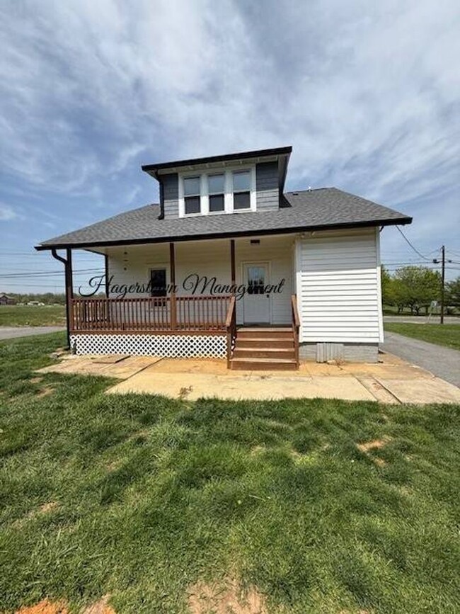 Building Photo - 3 BR W Oak Ridge Dr