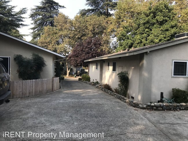 Building Photo - 121 Park Dr